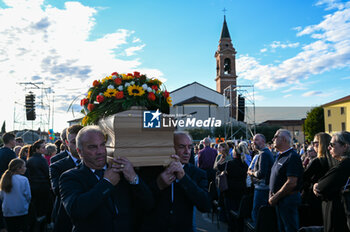 2024-10-11 - Sammy Basso's coffin leaves the celebration - SAMMY BASSO'S FUNERAL - NEWS - CHRONICLE