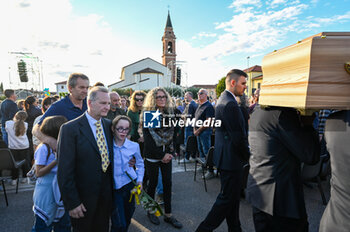 2024-10-11 - Sammy Basso's coffin leaves the celebration - SAMMY BASSO'S FUNERAL - NEWS - CHRONICLE