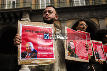 2024-10-16 - All’esterno del palazzo reale di napoli, attivisti La mobilitazione della Rete Napoli contro la Guerra e contro il G7 a napoli 18-19-20 ottobre, espongono uno striscione e cartelli con i volti dei ministri che parteciperanno al summit, e rilanciano la manifestazione del 19 ottobre alla 15 - ITALY: NAPOLI, NO WAR AND NO G7 - NEWS - CHRONICLE