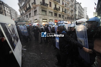 2024-10-19 - Clashes between anti-G7 protesters and police forces in occasione of the G7 Ministers' Meeting on Defence in Naples, Italy, 19 October 2024. - ITALY: NAPOLI, ANTI-G7 PROTESTERS - NEWS - CHRONICLE