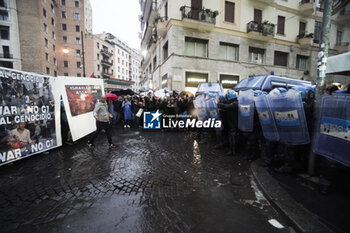 2024-10-19 - Clashes between anti-G7 protesters and police forces in occasione of the G7 Ministers' Meeting on Defence in Naples, Italy, 19 October 2024. - ITALY: NAPOLI, ANTI-G7 PROTESTERS - NEWS - CHRONICLE