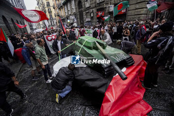 2024-10-19 - Clashes between anti-G7 protesters and police forces in occasione of the G7 Ministers' Meeting on Defence in Naples, Italy, 19 October 2024. - ITALY: NAPOLI, ANTI-G7 PROTESTERS - NEWS - CHRONICLE