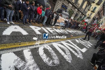 2024-10-19 - Clashes between anti-G7 protesters and police forces in occasione of the G7 Ministers' Meeting on Defence in Naples, Italy, 19 October 2024. - ITALY: NAPOLI, ANTI-G7 PROTESTERS - NEWS - CHRONICLE