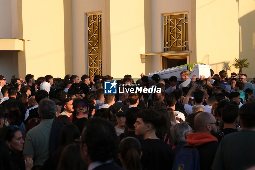 Napoli funeral of Romano Santo - NEWS - CHRONICLE