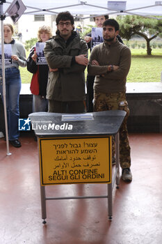 2024-11-21 - The flash-mob with the mock Israeli checkpoint set up by the students of the Political Ecology and Collettivi Autorganizzati Universitari collectives at the entrance to Porta di Massa, one of the seats of the Federico II University of Naples, 21 November 2024 - ITALY: NAPOLI, PRO-PALESTINE DEMONSTRATION  - NEWS - CHRONICLE