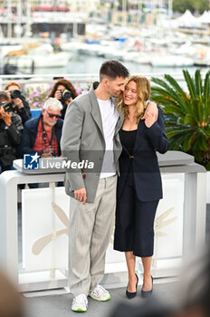 2024-05-15 - Lea Seydoux and Raphael Quenard attend the photocall at the 76th annual Cannes film festival at Palais des Festivals on May 15, 2024 in Cannes, France. - LE DEUXIèME ACTE (THE SECOND ACT) PHOTOCALL - THE 77TH ANNUAL CANNES FILM FESTIVAL - NEWS - CULTURE