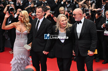 2024-05-15 - Liam Dunaway O'Neill, Faye Dunaway and Laurent Bouzereau attend 