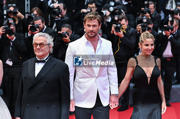 2024-05-15 - Elsa Pataky, Chris Hemsworth, and George Miller attend 