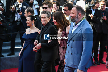 2024-05-17 - Hong Chau, Willem Dafoe, Emma Stone and Yorgos Lanthimos attend the 