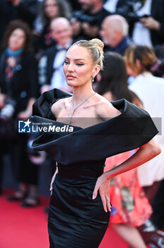 2024-05-19 - Candice Swanepoel attends the 