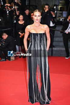 2024-05-19 - Rosie Huntington-Whiteley attends the 