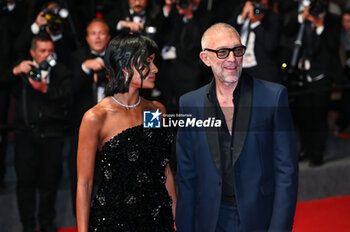 2024-05-21 - Narah Baptista and Vincent Cassel attend the 