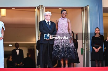 2024-05-25 - George Lucas and Mellody Hobson attend the Red Carpet of the closing ceremony at the 77th annual Cannes Film Festival at Palais des Festivals on May 25, 2024 in Cannes, France. - CLOSING CEREMONY - THE 77TH ANNUAL CANNES FILM FESTIVAL - NEWS - CULTURE