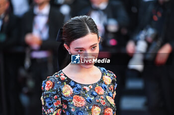 2024-05-25 - Mikey Madison attends the Red Carpet of the closing ceremony at the 77th annual Cannes Film Festival at Palais des Festivals on May 25, 2024 in Cannes, France. - CLOSING CEREMONY - THE 77TH ANNUAL CANNES FILM FESTIVAL - NEWS - CULTURE