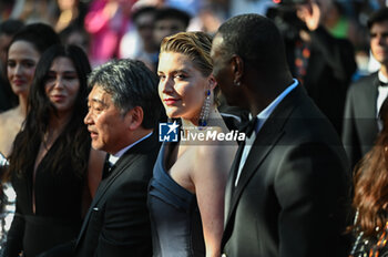 2024-05-25 - President of the Jury Greta Gerwig attends the Red Carpet of the closing ceremony at the 77th annual Cannes Film Festival at Palais des Festivals on May 25, 2024 in Cannes, France. - CLOSING CEREMONY - THE 77TH ANNUAL CANNES FILM FESTIVAL - NEWS - CULTURE