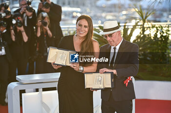2024-05-25 - Jacques Audiard (L) poses with the 'Jury Prize' Award for 'Emilia Perez' and Karla Sofia Gascon (R) poses with the 'Best Actress' Award for 'Emilia Perez' during the Palme D'Or Winners Photocall at the 77th annual Cannes Film Festival at Palais des Festivals on May 25, 2024 in Cannes, France. - PALME D'OR WINNERS PHOTOCALL - THE 77TH ANNUAL CANNES FILM FESTIVAL - NEWS - CULTURE