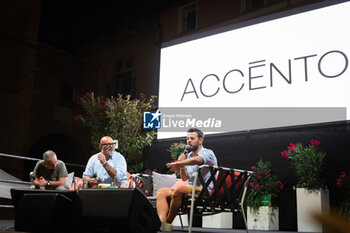 2024-06-27 - Matteo B. Bianchi, Gianmario Pilo, Alessandro Cattelan - ALESSANDRO CATTELAN - PASSAGGI FESTIVAL 2024 - NEWS - CULTURE