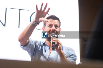 2024-06-27 - Alessandro Cattelan - ALESSANDRO CATTELAN - PASSAGGI FESTIVAL 2024 - NEWS - CULTURE