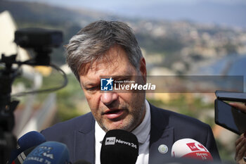 2024-07-16 - Robert Habeck (Federal Minister for Economic Affairs and Climate Action) interviewed before the beginning of the G7 on trade - MINISTERIAL MEETING ON TRADE  VILLA SAN GIOVANNI AND REGGIO CALABRIA, 16-17 JULY 2024  - NEWS - ECONOMY