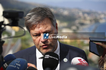 2024-07-16 - Robert Habeck (Federal Minister for Economic Affairs and Climate Action) interviewed before the beginning of the G7 on trade - MINISTERIAL MEETING ON TRADE  VILLA SAN GIOVANNI AND REGGIO CALABRIA, 16-17 JULY 2024  - NEWS - ECONOMY