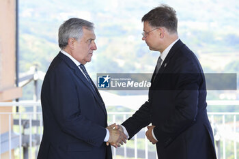 2024-07-16 - Arrival of delegations at the G7 on Trade. Antonio Tajani (Italian Minister of Foreign Affairs) welcomes Valdis Dombrovskis (UE Cabinet of Executive Vice-President) - MINISTERIAL MEETING ON TRADE  VILLA SAN GIOVANNI AND REGGIO CALABRIA, 16-17 JULY 2024  - NEWS - ECONOMY