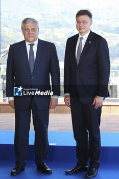 2024-07-16 - Arrival of delegations at the G7 on Trade. Antonio Tajani (Italian Minister of Foreign Affairs) welcomes Valdis Dombrovskis (UE Cabinet of Executive Vice-President) - MINISTERIAL MEETING ON TRADE  VILLA SAN GIOVANNI AND REGGIO CALABRIA, 16-17 JULY 2024  - NEWS - ECONOMY