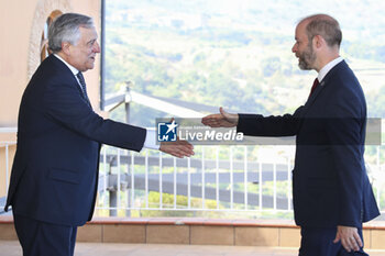 2024-07-16 - Arrival of delegations at the G7 on Trade. Antonio Tajani (Italian Minister of Foreign Affairs) welcomes Jonathan Reynolds MP (Secretary of State for Business and Trade, and President of the Board of Trade) - MINISTERIAL MEETING ON TRADE  VILLA SAN GIOVANNI AND REGGIO CALABRIA, 16-17 JULY 2024  - NEWS - ECONOMY