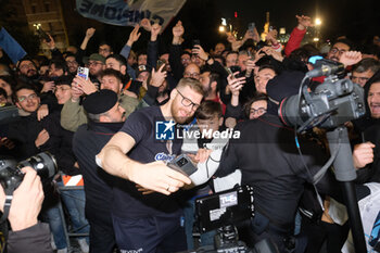 2024-02-19 - The Italian Basketball Cup, back in Naples, Generazione Vincente Napoli Basket in piazza del municipio is expected by the mayor of Naples, Gaetano Manfredi, to congratulate them on their victory. Outside the town hall, about a hundred fans await the players - THE ITALIAN BASKETBALL CUP, BACK IN NAPLES.  - NEWS - EVENTS
