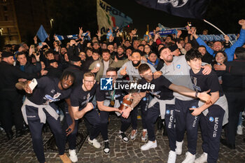 2024-02-19 - The Italian Basketball Cup, back in Naples, Generazione Vincente Napoli Basket in piazza del municipio is expected by the mayor of Naples, Gaetano Manfredi, to congratulate them on their victory. Outside the town hall, about a hundred fans await the players - THE ITALIAN BASKETBALL CUP, BACK IN NAPLES.  - NEWS - EVENTS