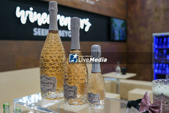 2024-04-14 - Bottles of Italian sparkling wines exposed ad at the 56th Edition of Vinitaly, Internation exposition of wine and Spirits in Verona fair on April 14, 2024 in Verona. Italy - 56TH EDITION OF VINITALY - INTERNATIONAL EXPO OF WINE AND SPIRITS - NEWS - EVENTS