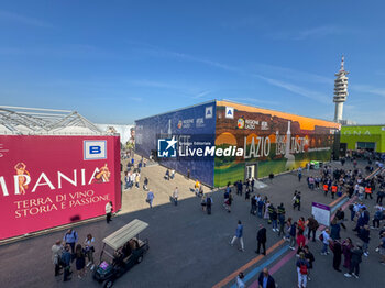 2024-04-14 - General view of expo pavilion of Verona Fiere quartier during the 56th Edition of Vinitaly, Internation exposition of wine and Spirits in Verona fair on April 14, 2024 in Verona. Italy - 56TH EDITION OF VINITALY - INTERNATIONAL EXPO OF WINE AND SPIRITS - NEWS - EVENTS