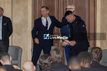 2024-05-17 - Lautaro Martinez takes the parchment from the mayor of Milan Giuseppe Sala - AMBROGINO D'ORO AWARDING CEREMONY TO INTER - NEWS - EVENTS