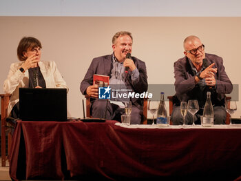 2024-06-28 - Francesca di Stefano, Luca Telese, Giulio Golia - GIULIO GOLIA E FRANCESCA DI STEFANO PRESENTANO IL LORO ULTIMO LIBRO 