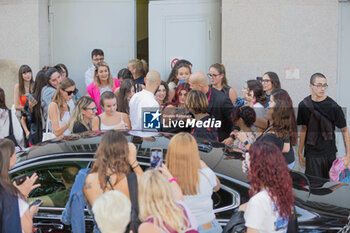 2024-09-15 - Fans waiting for Benji and Fede - WOMEN'S TIME 2024 - NEWS - EVENTS