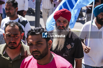 2024-06-25 - Latina, trade unions in the square with the Indian community to say no more to 'caporalato' after the death of farm labourer Satnam Singh who bled to death in a work-related accident following the severing of his arm veins. - LATINA, DEMONSTRATION AGAINST FARM LABOURERS FROM INDIA - NEWS - WORK