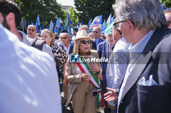 2024-06-25 - Matilde Celentano, Mayor of Latina during the trade union demonstration with the Indian community to say no more 'caporalato' after the death of farm labourer Satnam Singh, who bled to death in a work accident after the veins in his arm were severed. - LATINA, DEMONSTRATION AGAINST FARM LABOURERS FROM INDIA - NEWS - WORK