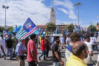 2024-06-25 - Latina, trade unions in the square with the Indian community to say no more to 'caporalato' after the death of farm labourer Satnam Singh who bled to death in a work-related accident following the severing of his arm veins. - LATINA, DEMONSTRATION AGAINST FARM LABOURERS FROM INDIA - NEWS - WORK