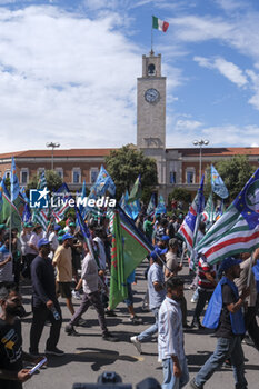 2024-06-25 - Latina, trade unions in the square with the Indian community to say no more to 'caporalato' after the death of farm labourer Satnam Singh who bled to death in a work-related accident following the severing of his arm veins. - LATINA, DEMONSTRATION AGAINST FARM LABOURERS FROM INDIA - NEWS - WORK