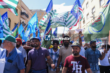 2024-06-25 - Latina, trade unions in the square with the Indian community to say no more to 'caporalato' after the death of farm labourer Satnam Singh who bled to death in a work-related accident following the severing of his arm veins. - LATINA, DEMONSTRATION AGAINST FARM LABOURERS FROM INDIA - NEWS - WORK