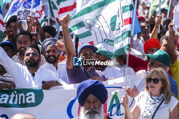 2024-06-25 - Latina, trade unions in the square with the Indian community to say no more to 'caporalato' after the death of farm labourer Satnam Singh who bled to death in a work-related accident following the severing of his arm veins. - LATINA, DEMONSTRATION AGAINST FARM LABOURERS FROM INDIA - NEWS - WORK