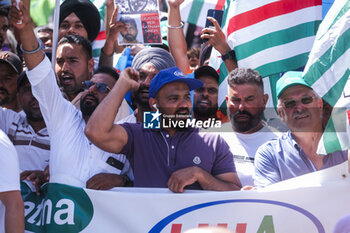 2024-06-25 - Latina, trade unions in the square with the Indian community to say no more to 'caporalato' after the death of farm labourer Satnam Singh who bled to death in a work-related accident following the severing of his arm veins. - LATINA, DEMONSTRATION AGAINST FARM LABOURERS FROM INDIA - NEWS - WORK