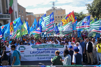 2024-06-25 - Latina, trade unions in the square with the Indian community to say no more to 'caporalato' after the death of farm labourer Satnam Singh who bled to death in a work-related accident following the severing of his arm veins. - LATINA, DEMONSTRATION AGAINST FARM LABOURERS FROM INDIA - NEWS - WORK