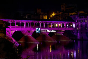 2024-01-25 - The Ponte degli Alpini in Bassano del Grappa turns pink, the symbolic color of the Giro d'Italia which will be held on Saturday 25 May 2024 - THE PONTE DEGLI ALPINI TURNS PINK FOR GIRO D'ITALIA - NEWS - PLACES