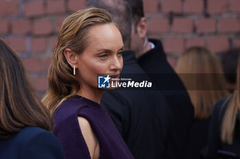 2024-02-21 - Amber Valletta attends the Fendi fashion show during Milan Fashion Week Womenswear Fall/Winter 2024-2025 on February 21, 2024 in Milan, Italy. ©Photo: Cinzia Camela. - FENDI - FW 24-25 - CELEBRITY ARRIVALS AND STREET STYLE - NEWS - FASHION