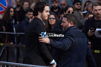2024-02-21 - Security stops an animal rights activist at the Fendi fashion show during Milan Fashion Week Womenswear Fall/Winter 2024-2025 on February 21, 2024 in Milan, Italy. ©Photo: Cinzia Camela. - FENDI - FW 24-25 - CELEBRITY ARRIVALS AND STREET STYLE - NEWS - FASHION