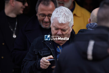 2024-02-21 - Tim Blanks attends the Fendi fashion show during Milan Fashion Week Womenswear Fall/Winter 2024 - 2025 on February 21, 2024 in Milan, Italy. ©Photo: Cinzia Camela. - FENDI - FW 24-25 - CELEBRITY ARRIVALS AND STREET STYLE - NEWS - FASHION