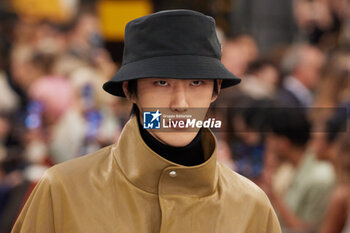 2024-02-23 - A model (hat detail) walks the runway during Tod's collection show at the Milan Fashion Week Womenswear Autumn/Winter 2024-2025 on February 23, 2024 in Milan. ©Photo: Cinzia Camela. - TOD'S - FW 24-25 - FASHION SHOW - NEWS - FASHION