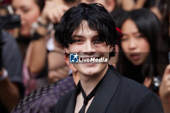 2024-06-15 - Biondo arrives at the Emporio Armani fashion show during the Milan Menswear Spring/Summer 2025 on June 15, 2024 in Milan, Italy. ©Photo: Cinzia Camela. - EMPORIO ARMANI - MILAN FASHION WEEK - MENSWEAR SS 25 - CELEBRITIES - NEWS - FASHION