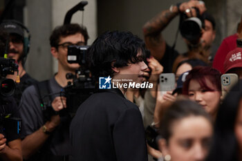 2024-06-15 - Biondo arrives at the Emporio Armani fashion show during the Milan Menswear Spring/Summer 2025 on June 15, 2024 in Milan, Italy. ©Photo: Cinzia Camela. - EMPORIO ARMANI - MILAN FASHION WEEK - MENSWEAR SS 25 - CELEBRITIES - NEWS - FASHION