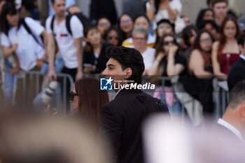 2024-06-16 - A guest leaves the Prada fashion show during the Milan Menswear Spring/Summer 2025 on June 16, 2024 in Milan, Italy. ©Photo: Cinzia Camela. - PRADA - SS 25 - CELEBRITIES - NEWS - FASHION